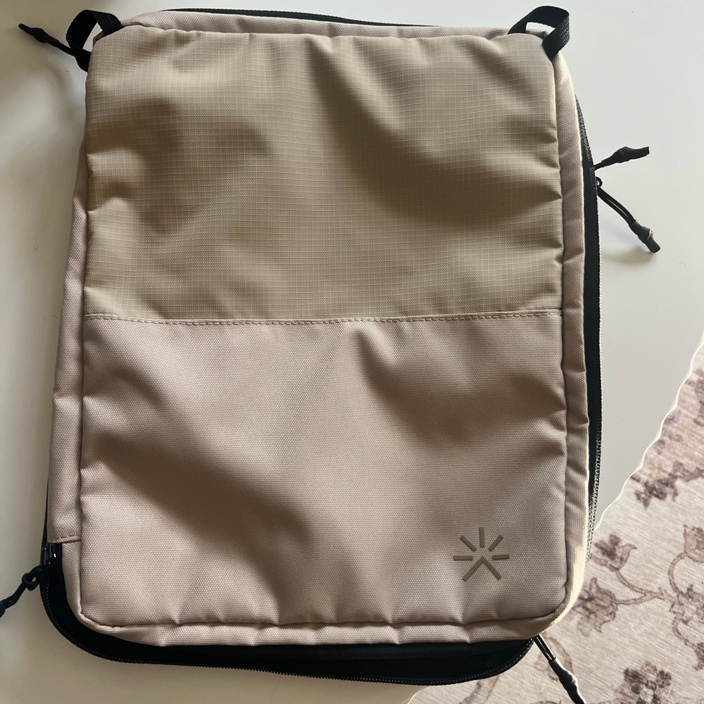 Tropicfeel packing cube.